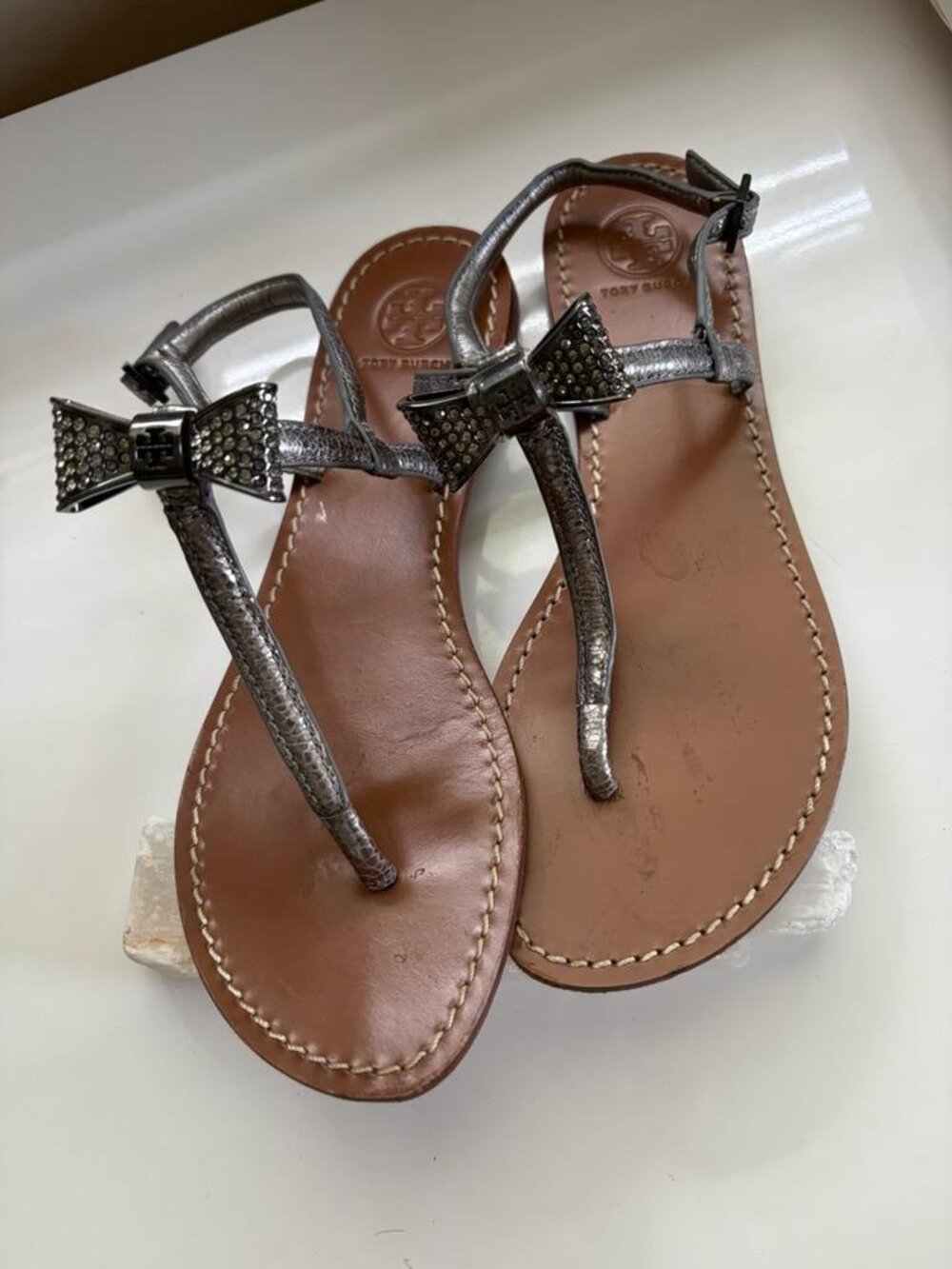 Tory Burch Bryn Pave Bow Flat Thong Sandals.